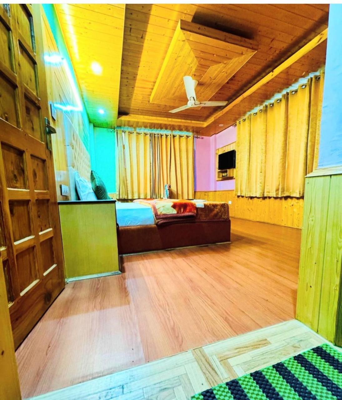 Hotel Himachal Heights Маналі Екстер'єр фото