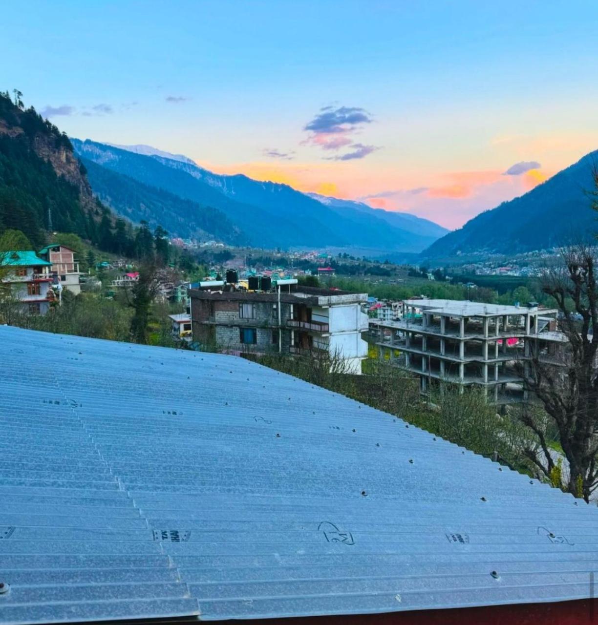 Hotel Himachal Heights Маналі Екстер'єр фото